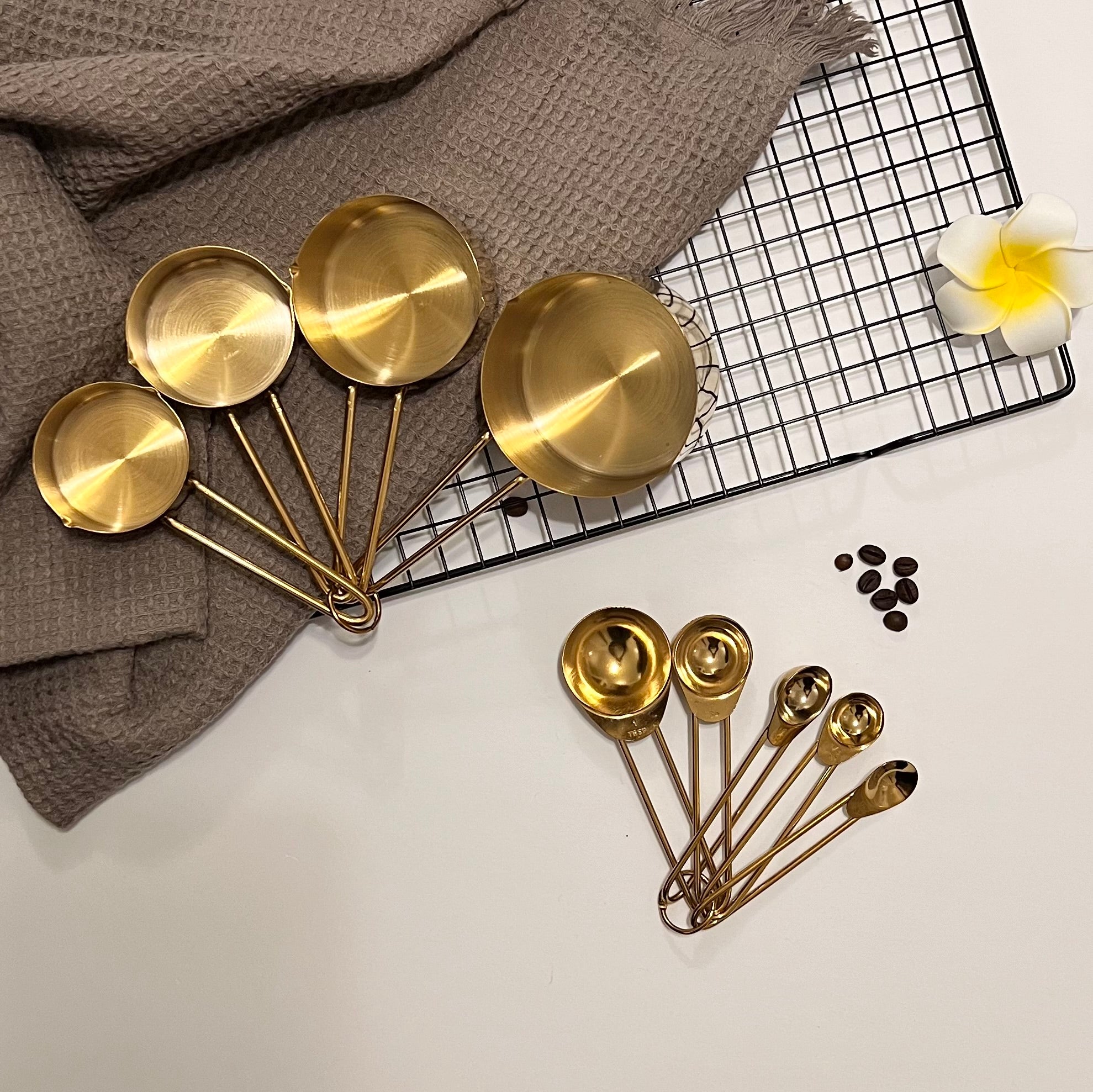 Gold Kitchen Accessories - Set of 4 Measuring Cups - Image 7